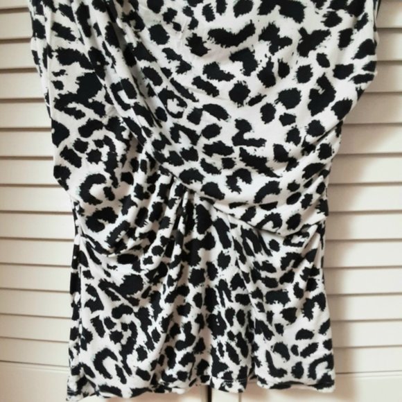 Ann Taylor Black & White animal Print Drapey Gathered detailed Top Medium Petite - Picture 3 of 6